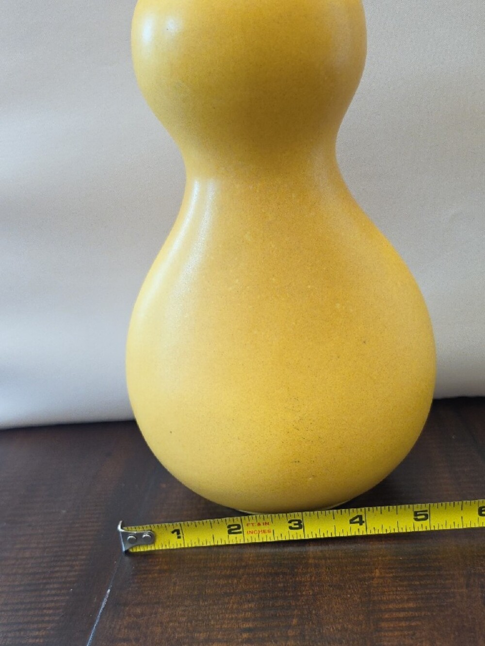Vintage mustard yellow matte speckled ceramic vase, mid-century modern style - Picture 7 of 8